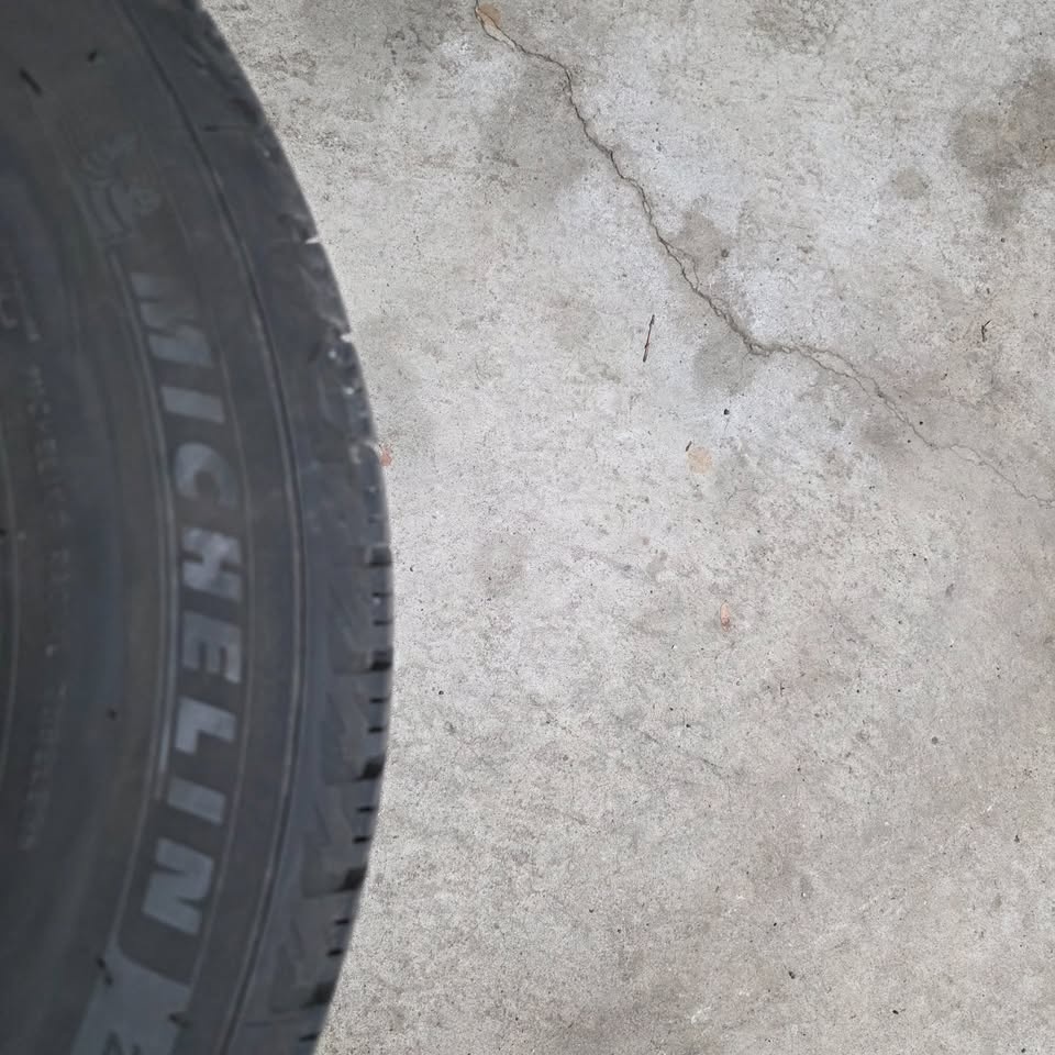 215/60/17 Michelin Winter Tires - 95% Tread - photo 3