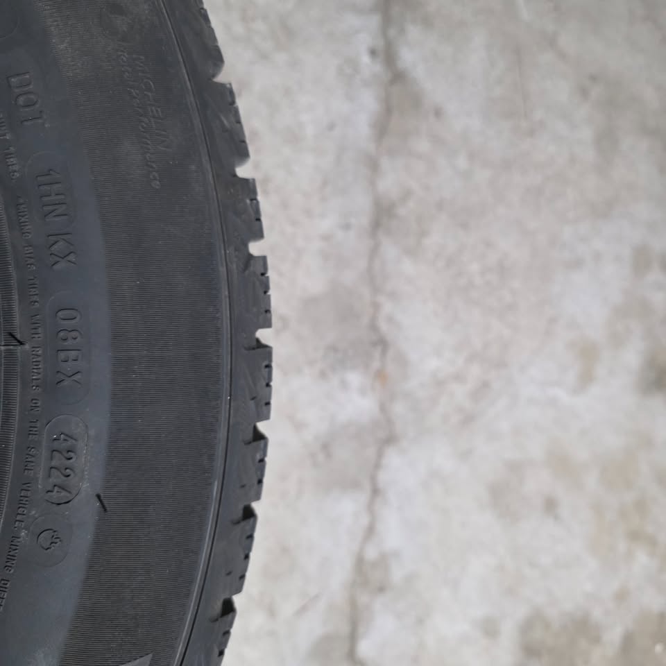 215/60/17 Michelin Winter Tires - 95% Tread - photo 4