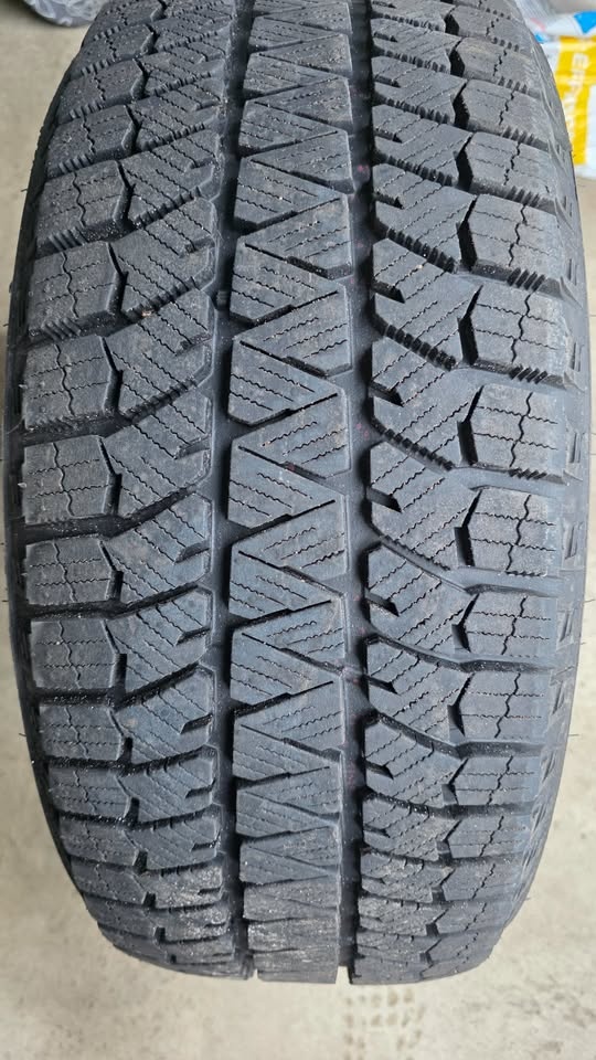215/55/17 Bridgestone Winter Tires - 95% Tread - photo 2