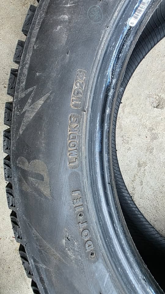 215/55/17 Bridgestone Winter Tires - 95% Tread - photo 3