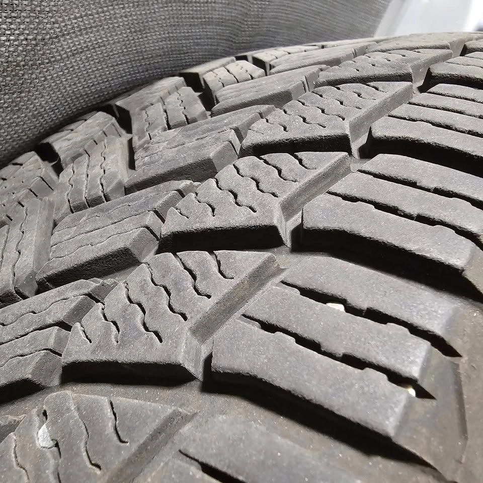 195/55/16 Michelin Winter Tires - 90% Tread - photo 4
