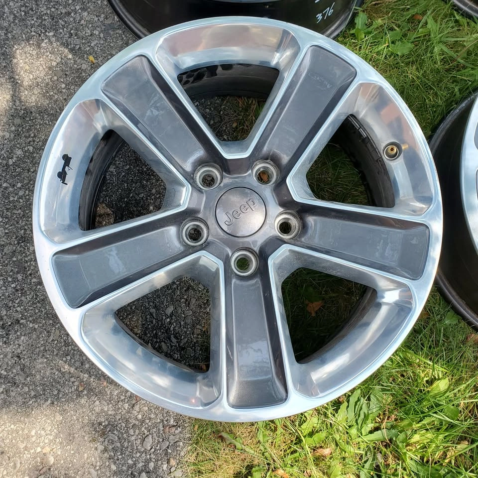 18 inch Jeep OEM Alloy Rims 5x127 - photo 2