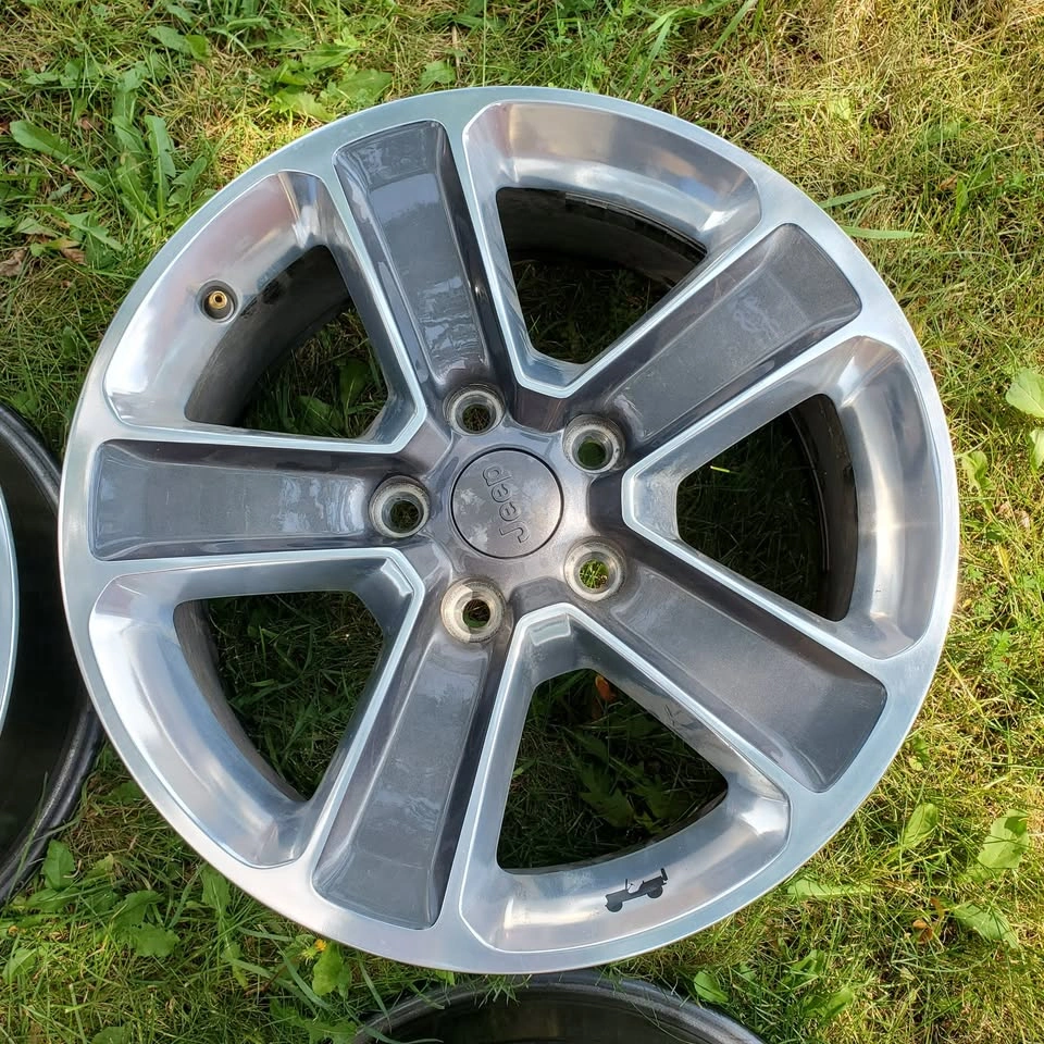 18 inch Jeep OEM Alloy Rims 5x127 - photo 4
