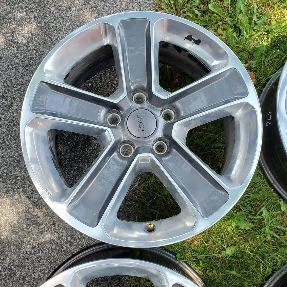 18 inch Jeep OEM Alloy Rims 5x127 - photo 5