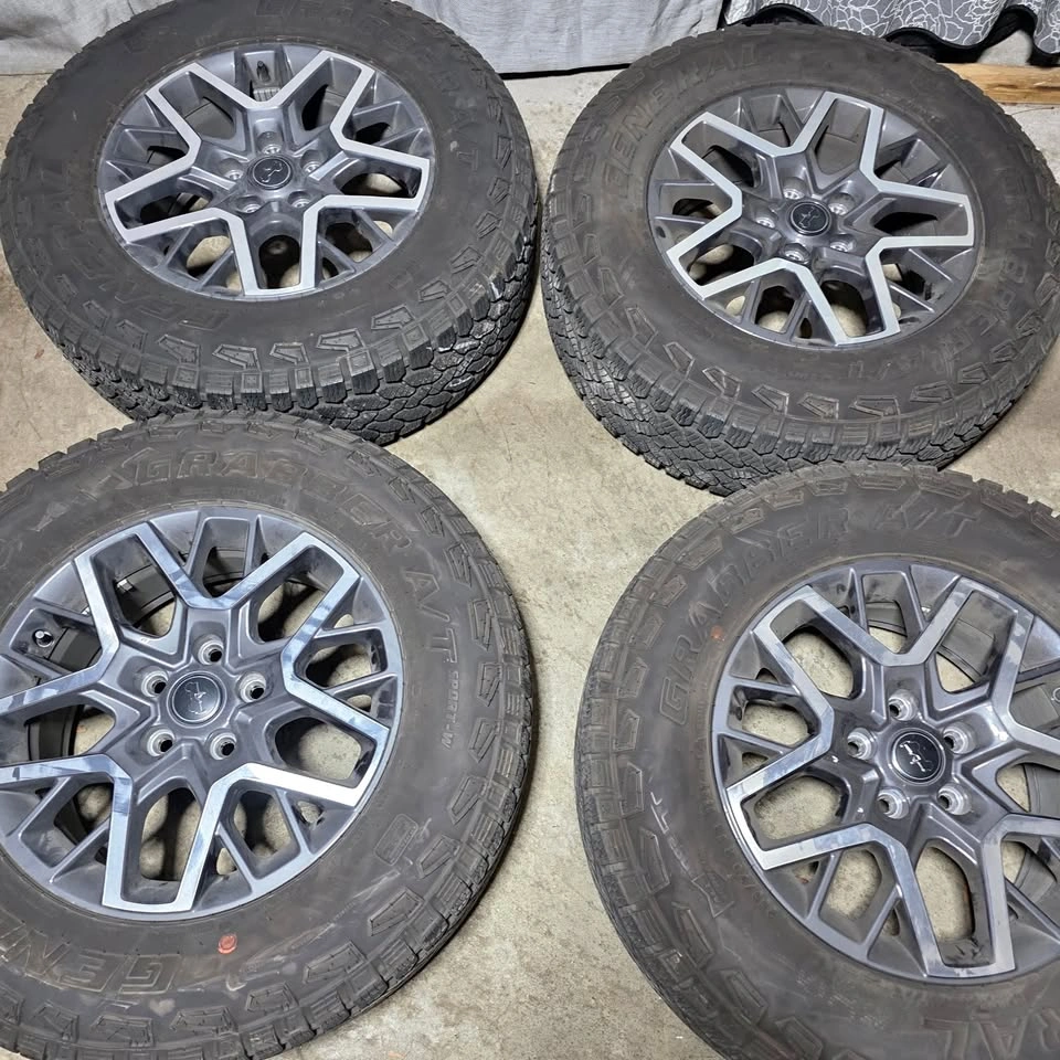 255/70/18 General A/T Tires w/ Jeep Rims & TPMS