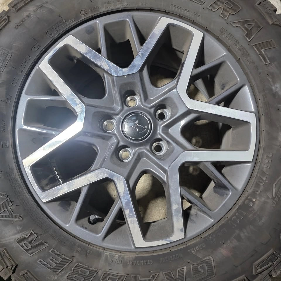 255/70/18 General A/T Tires w/ Jeep Rims & TPMS - photo 4