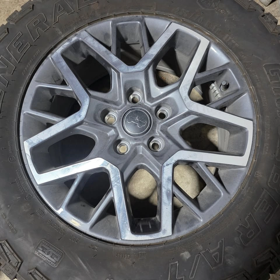 255/70/18 General A/T Tires w/ Jeep Rims & TPMS - photo 5