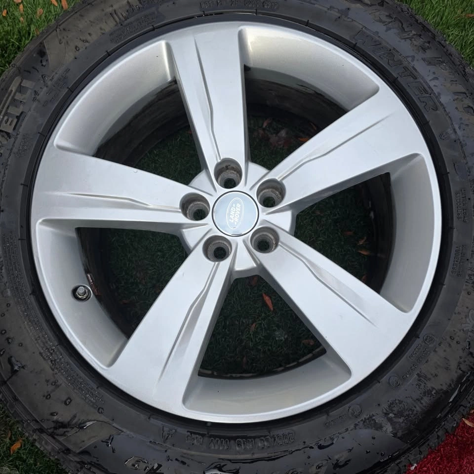 Range Rover Velar 255/55/19 Pirelli Winter Tires w/ Rims - photo 3