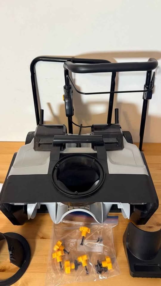 Electric Snow Blower 15-Amp 18 Inch Single-Stage, New - photo 4