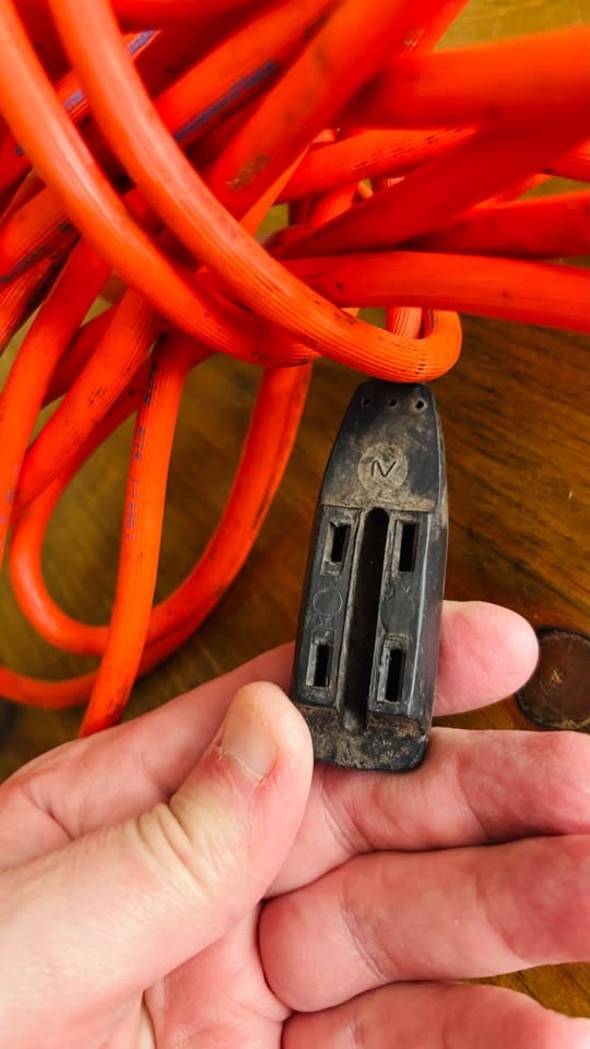 32 foot tri-outlet outdoor extension cord - photo 4