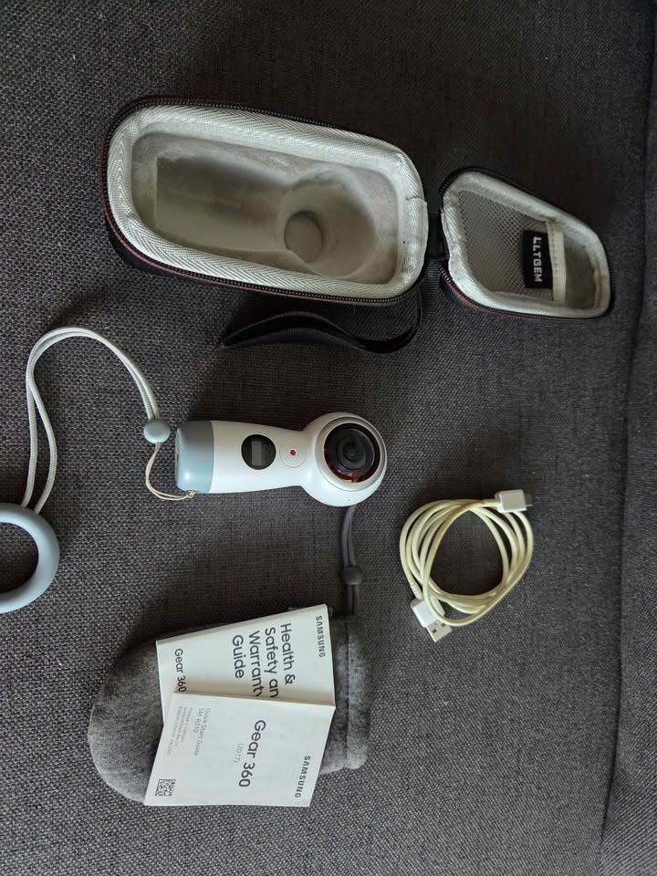 Samsung Gear 360 (2017) 360 Camera w/ Sleeve & Case - photo 2