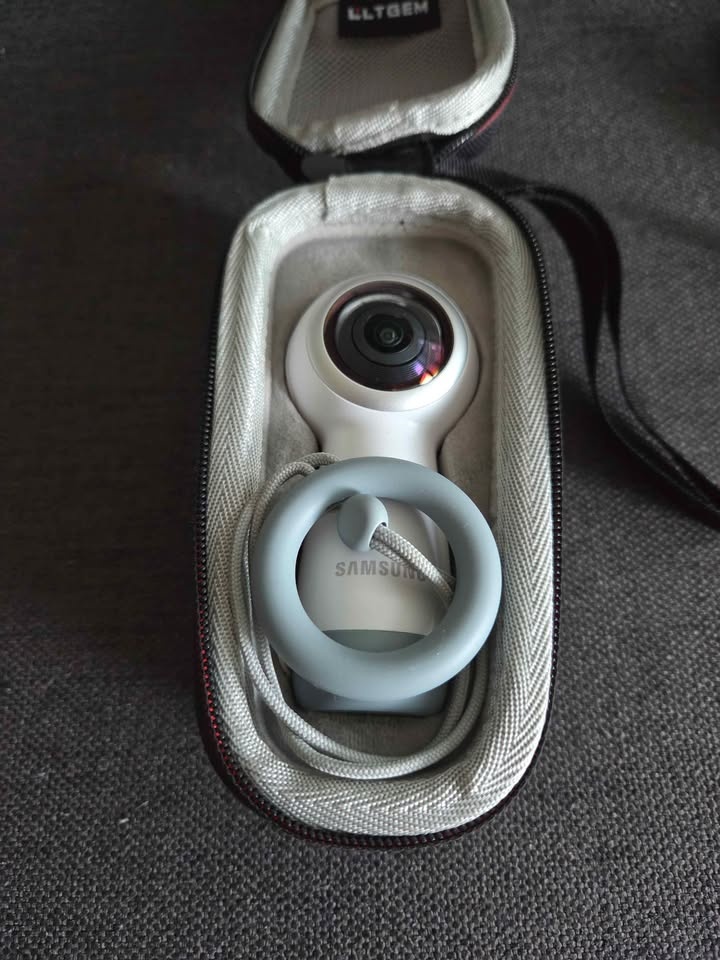 Samsung Gear 360 (2017) 360 Camera w/ Sleeve & Case - photo 3