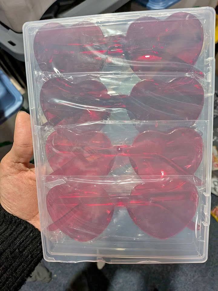New set of 4 red heart shaped glasses for Valentine's Day