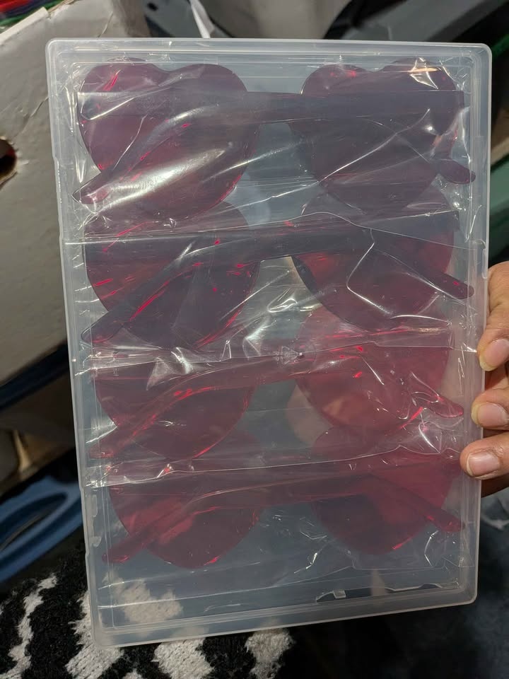 New set of 4 red heart shaped glasses for Valentine's Day - photo 2