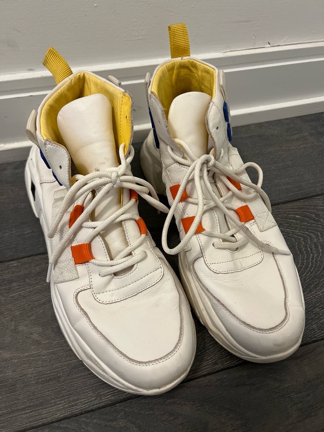 High Top Sneakers size 10