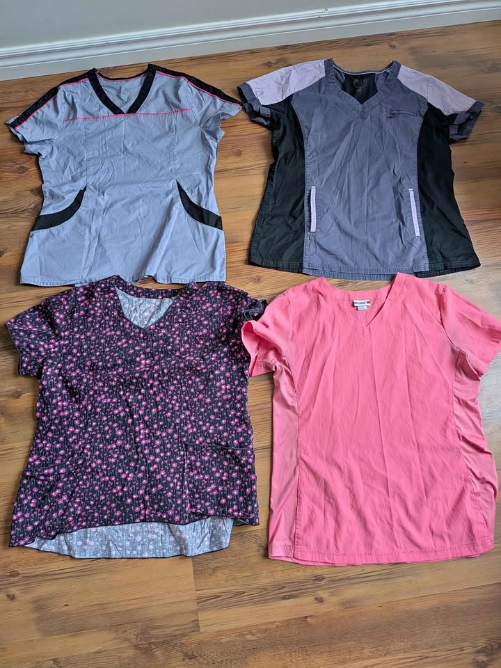 🏆Set of 4 Scrub Tops (Large & XL)