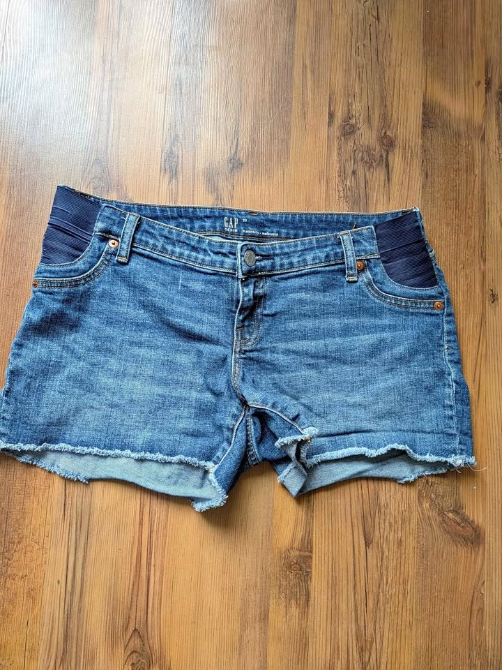 🏆   GAP Maternity Denim Shorts - Size 29