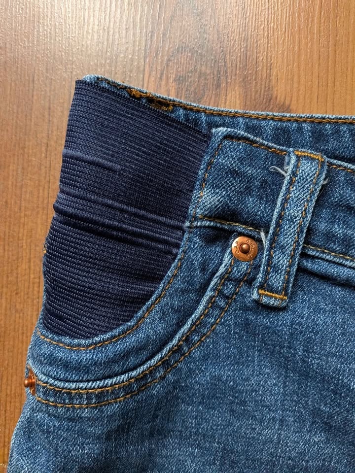 🏆   GAP Maternity Denim Shorts - Size 29 - photo 3