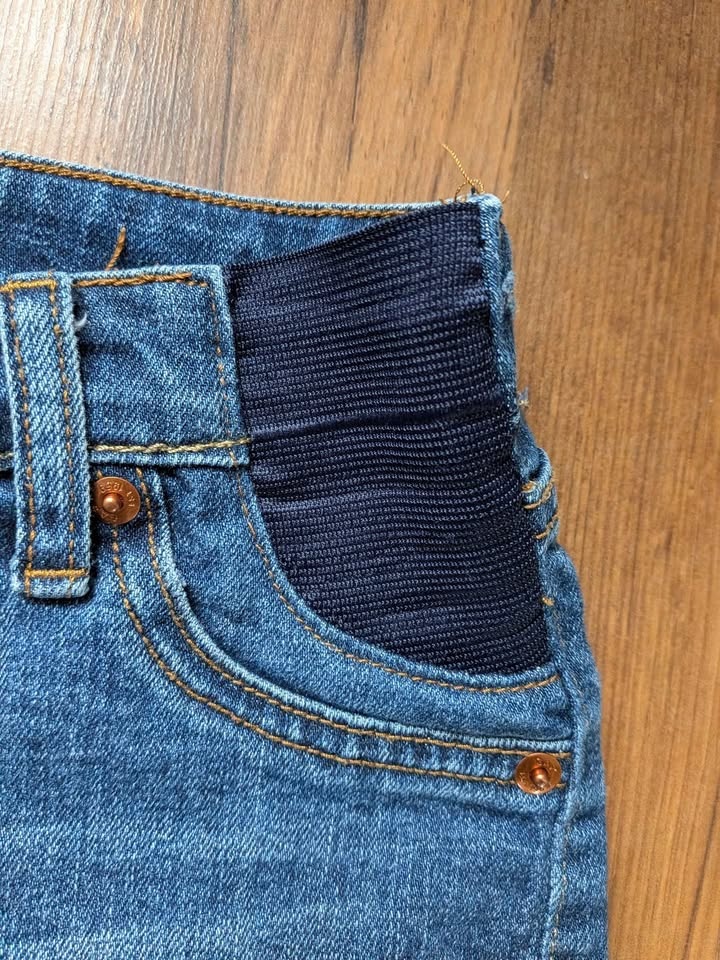 🏆   GAP Maternity Denim Shorts - Size 29 - photo 4