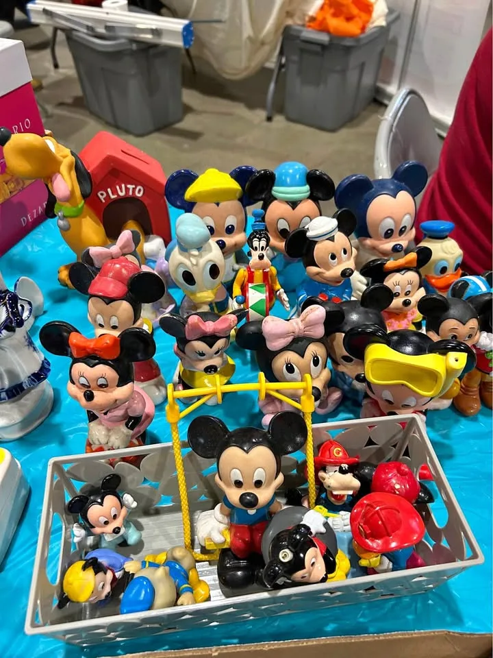 Disney Mickey and Mini Mouse toys box Pluto, Donald 25+ thumbnail