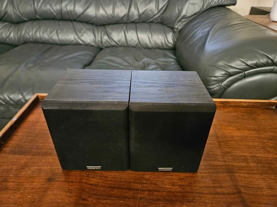 Onkyo SKS 141 Bookshelf Speakers