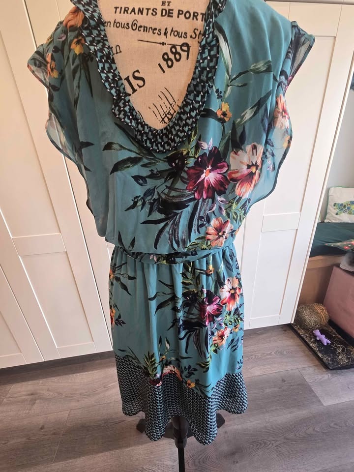 Gorgeous floral dress - photo 4