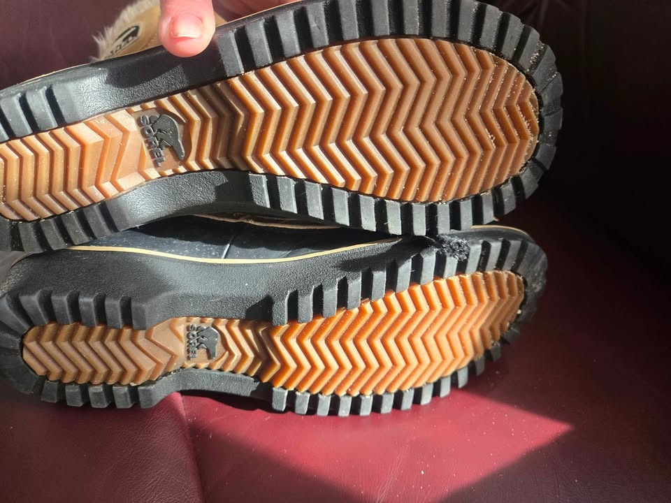 Sorel Tivoli Fur Lined Winter Boots - Ladies Size 8 - photo 3