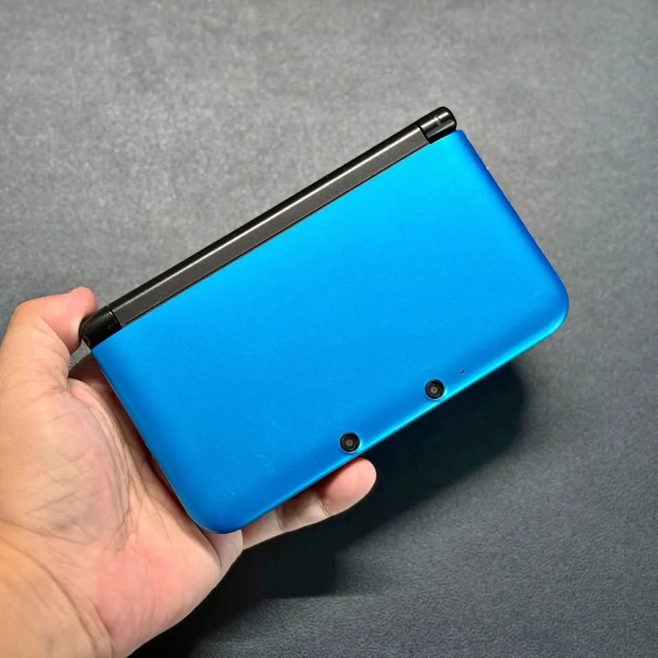 Nintendo 3DS XL - Blue/Black (Fully Modded, 64GB) thumbnail