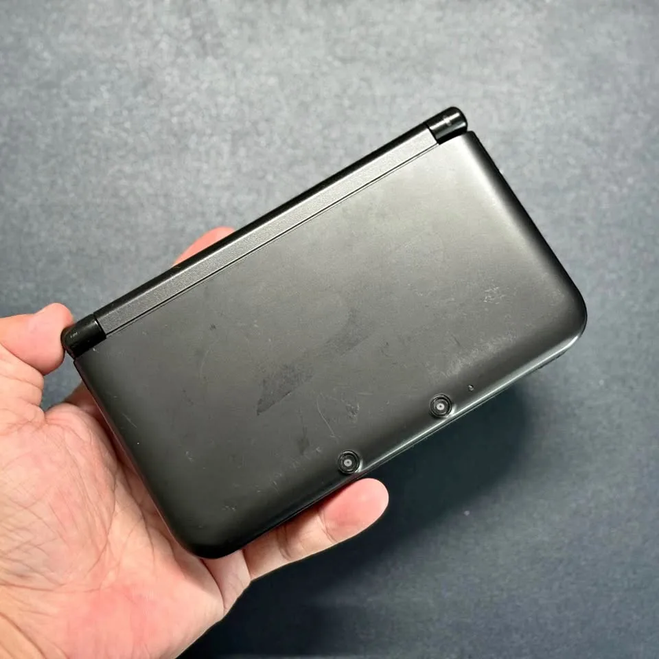 Nintendo 3DS XL – Black (Fully Modded, 64GB) thumbnail
