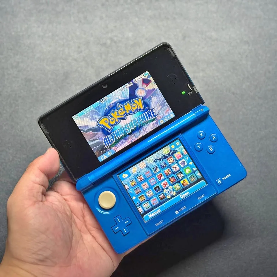 Nintendo 3DS - Blue (Fully Modded, 64GB) thumbnail