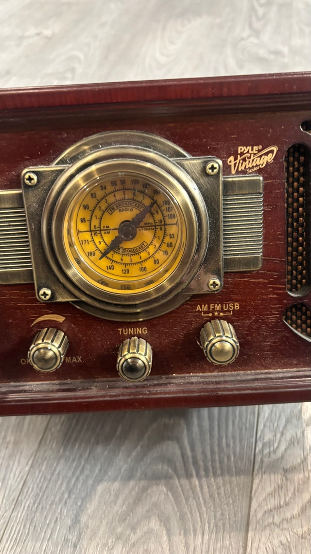 Pyle Vintage Electric Radio - AM/FM/USB - photo 2