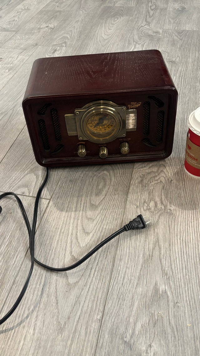 Pyle Vintage Electric Radio - AM/FM/USB - photo 3