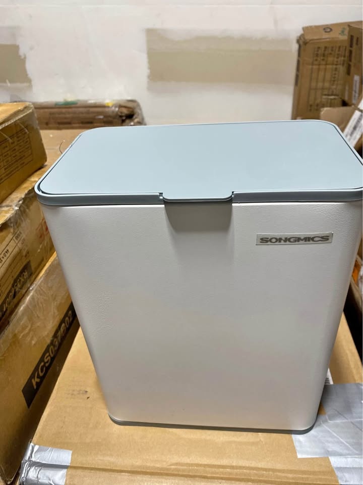 BRAND NEW SONGMICS 2.1-Gallon Hanging Trash Can! 🍃
