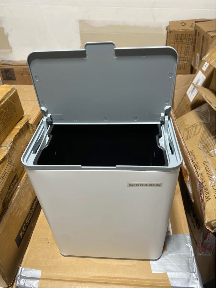 BRAND NEW SONGMICS 2.1-Gallon Hanging Trash Can! 🍃 - photo 3