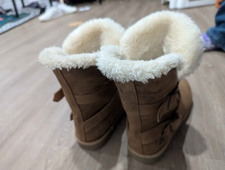 Moving sale Women's boot size 9 (make an offer) - photo 2