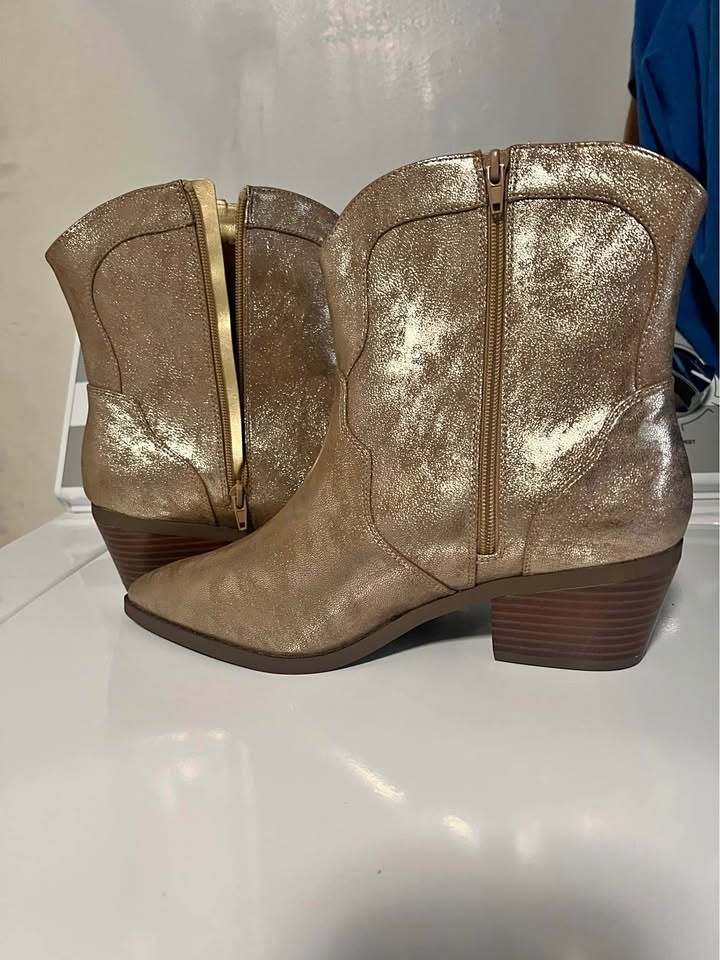 Dream Cloud Metallic Western Ankle Boot