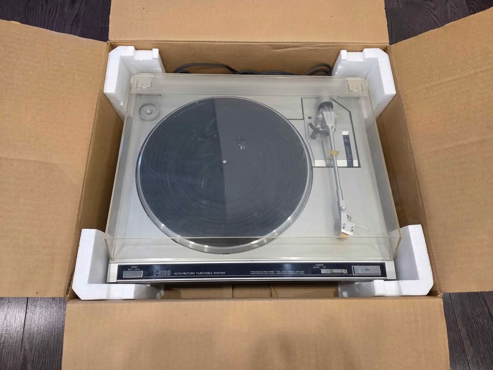 JVC L-A100 TURNTABLE - PREOWNED - photo 3