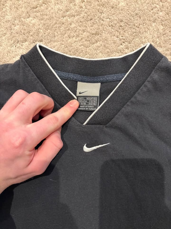 Y2K Nike Shirt - photo 2