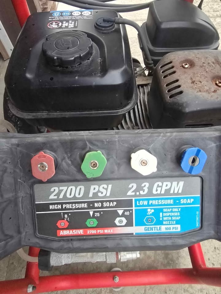 2700 psi Pressure washer for Rent - photo 2
