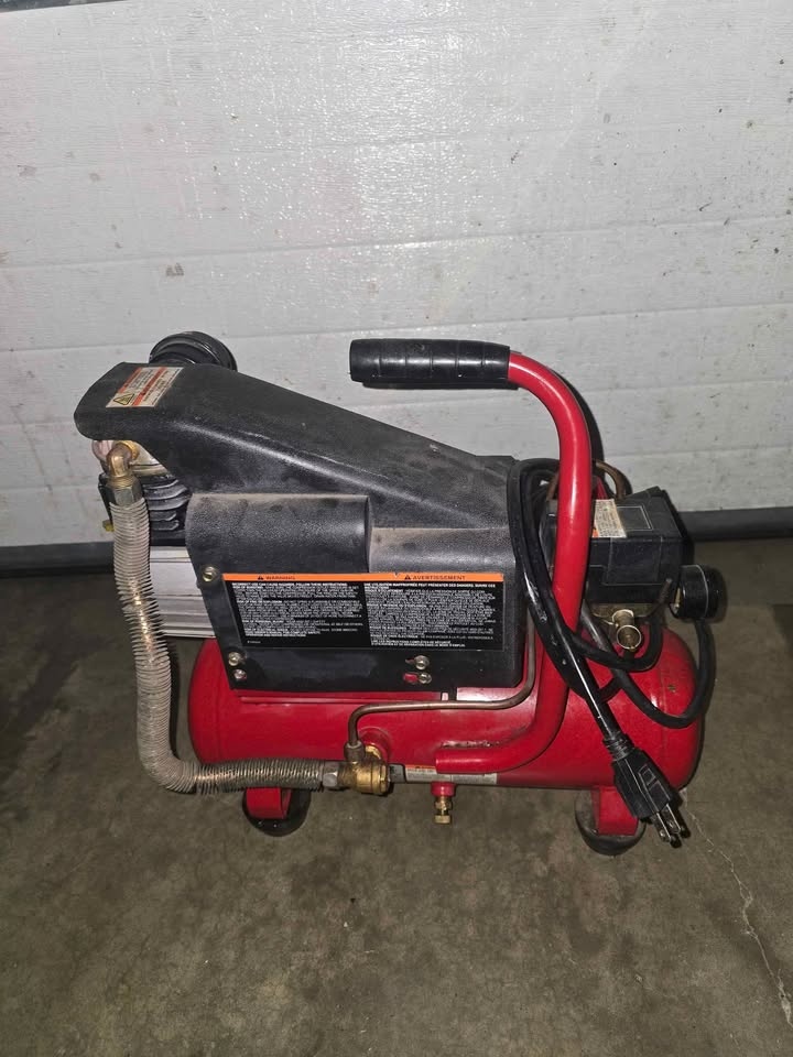 2 Gallon Air Compressor - photo 3