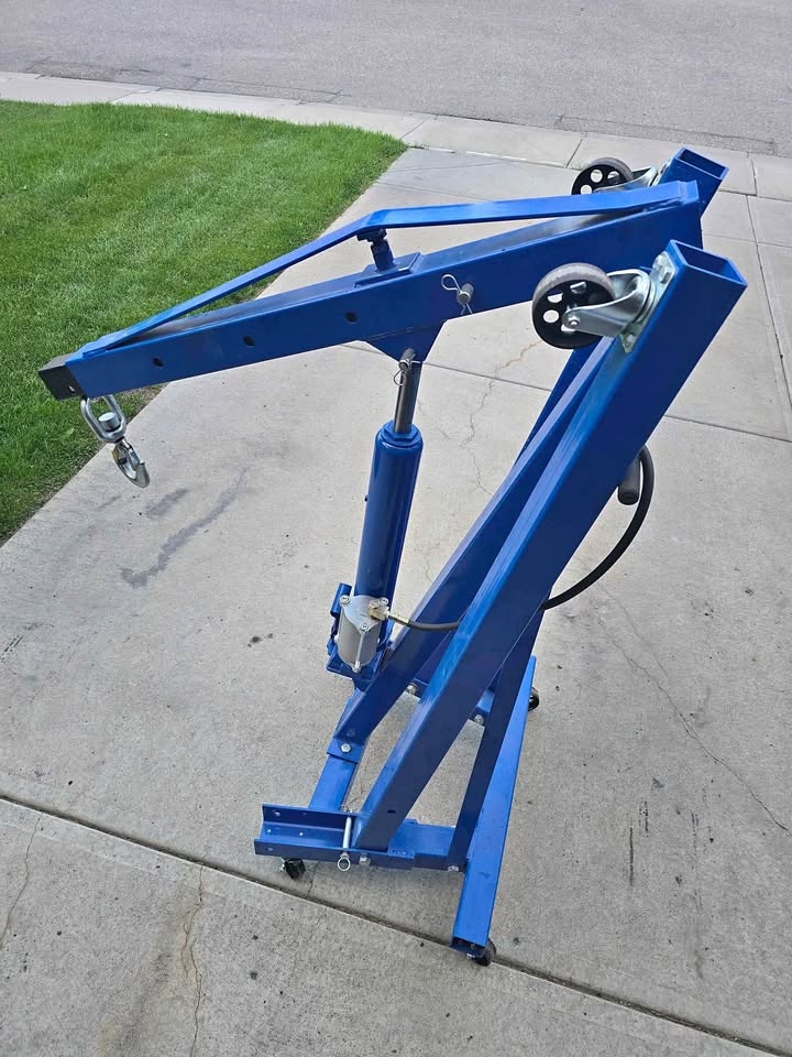 2 ton shop crane ** For Rent **