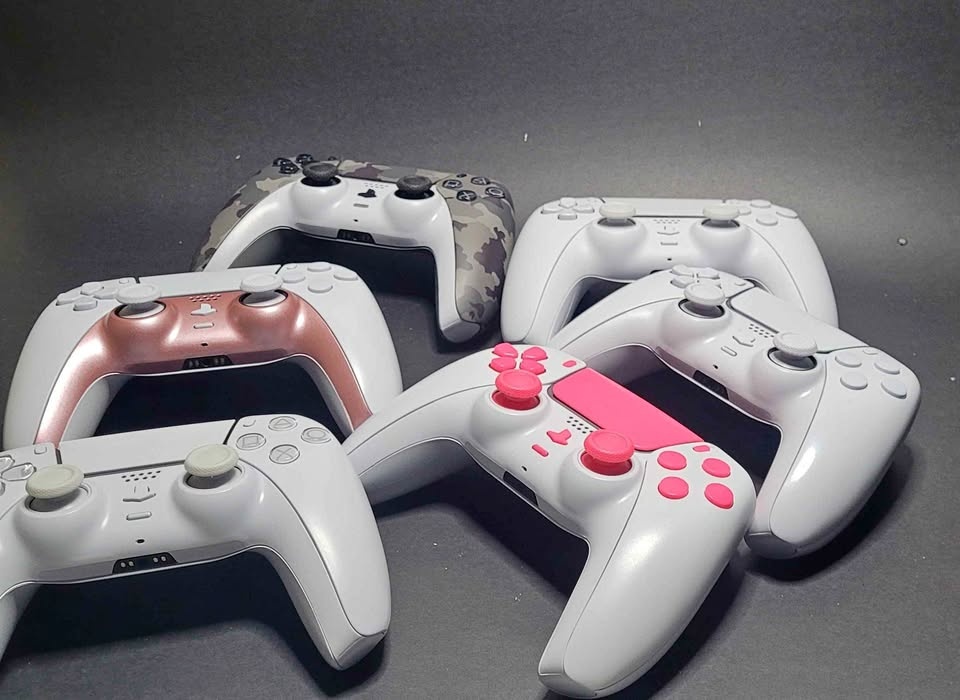 Custom PS5 controllers. TMR electromagnetic joysticks.