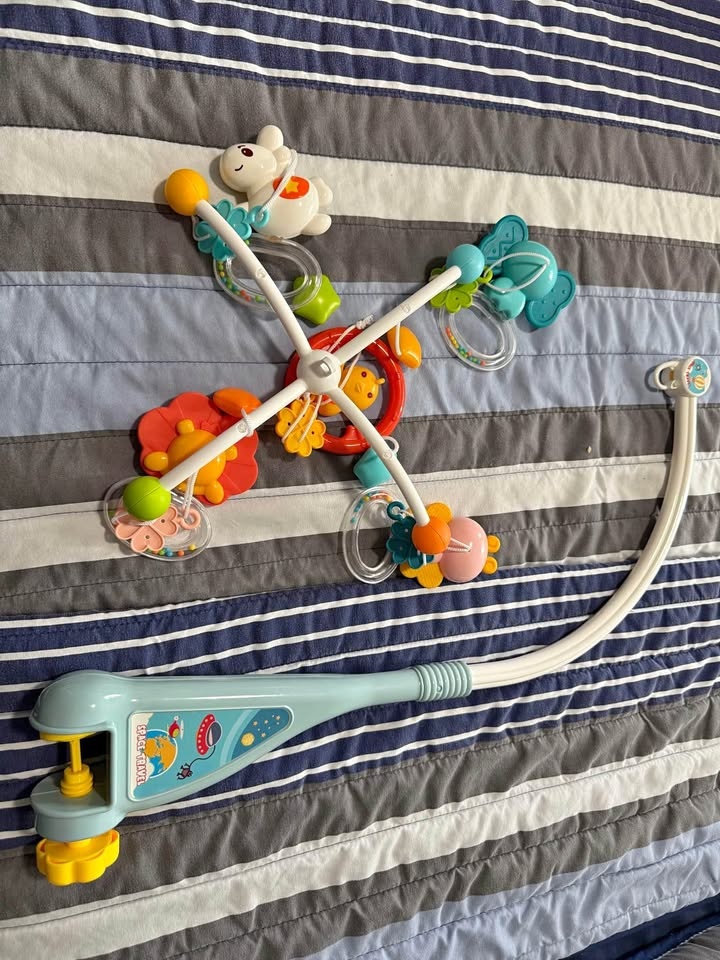Baby crib mobile with music and lights