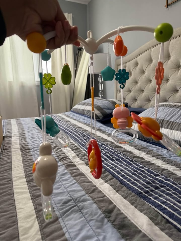 Baby crib mobile with music and lights - photo 4