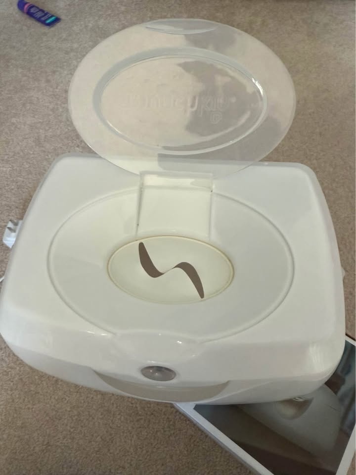 Munchkin Wipe Warmer - like new - photo 2