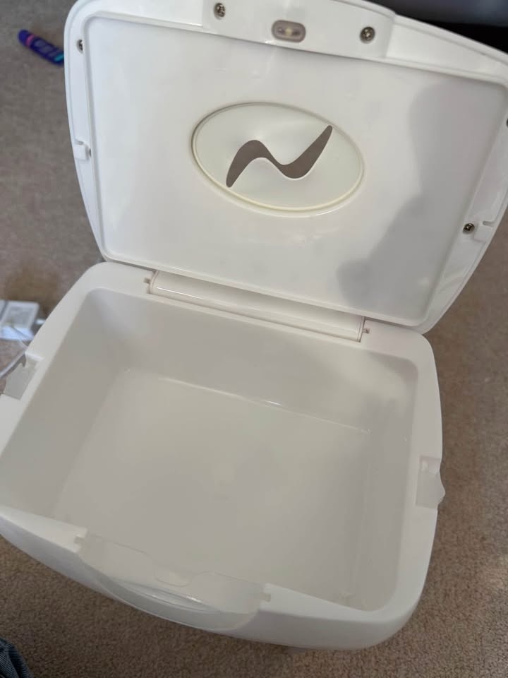 Munchkin Wipe Warmer - like new - photo 3