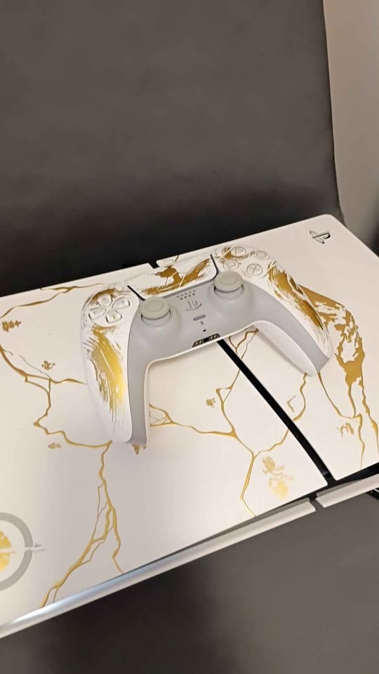 PS5 Gold Limited Edition Disc Console + Controller (Like New) - photo 3