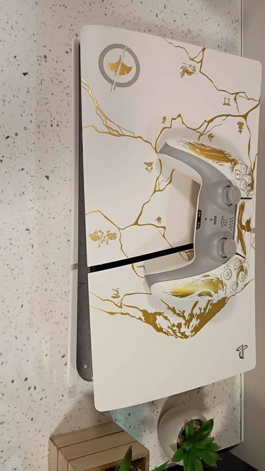 PS5 Gold Limited Edition Disc Console + Controller (Like New) - photo 4