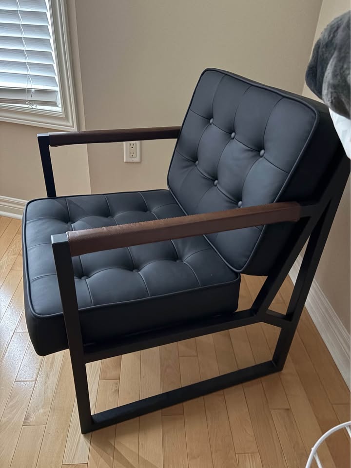 Black Leather Armchair - Assembled (1 Chair) - photo 2