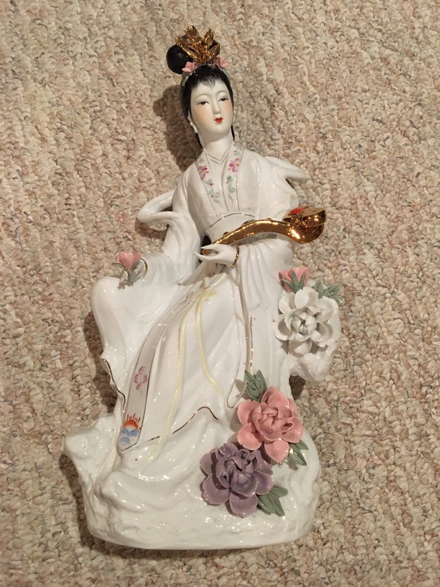 Lady of Geisha Ceramic and Porcelain Statue - photo 2